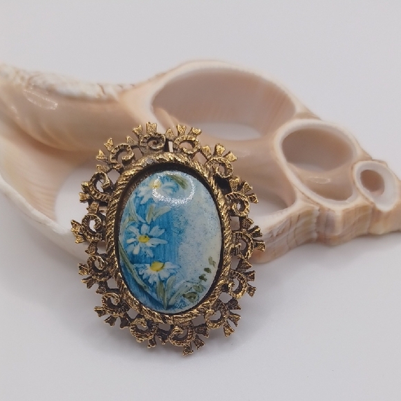 Jewelry - Daisy Forget Me Not Handpainted Brooch/Pendant